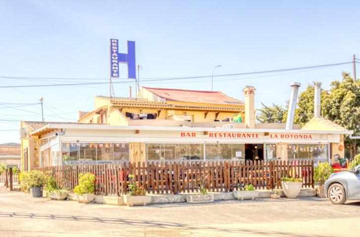 OPORTUNIDAD ÚNICA DE INVERSIÓN EN ORIHUELA Edificio con hostal, restaurante y terreno en plena actividad Comercializado por eXp Spain photo 0