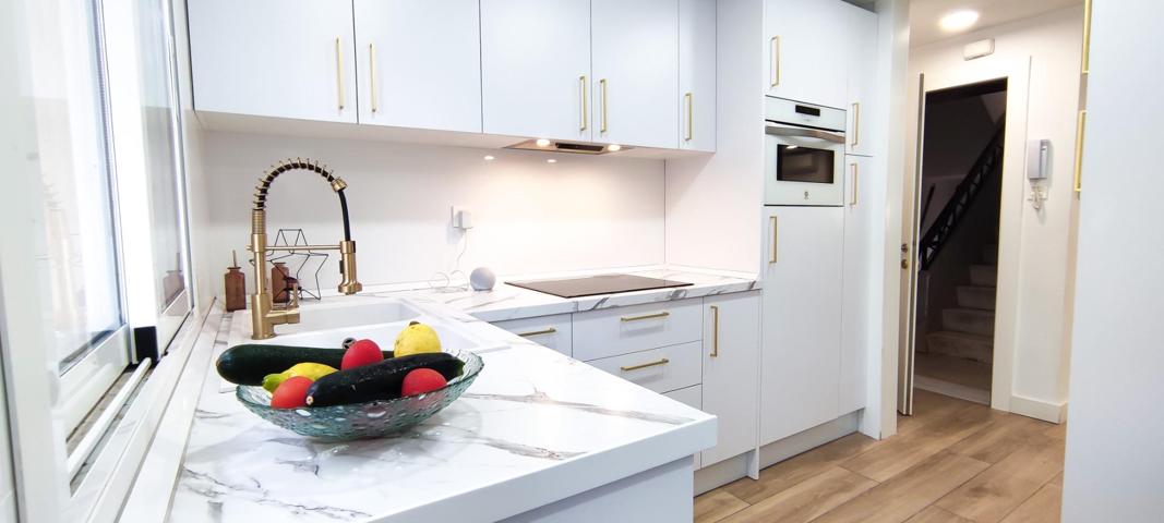 En venta piso completamente reformado en Calle Vélez Blanco Almería photo 0