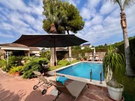 Chalet con Piscina Privada en Urbanización Cerrada con Vigilancia — Jardín Mediterráneo y Confort, a solo 30 min de Valencia -¡Tu Oasis Privado! photo 0