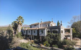 Exclusiva finca de lujo con licencia turística a solo 25 km de Barcelona photo 0