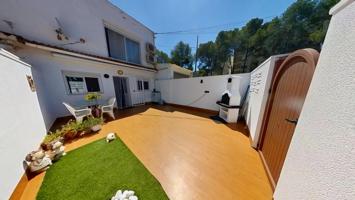 Tiene Licencia Turistica! Chalet adosado en Cap Salou con garage incluido. photo 0
