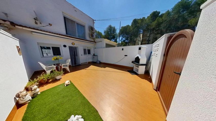 Tiene Licencia Turistica! Chalet adosado en Cap Salou con garage incluido. photo 0