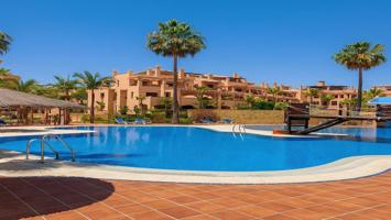 🏡 OPORTUNIDAD: Piso en Estepona a 100 m del mar con 6 piscinas – ¡Excelente inversión! photo 0