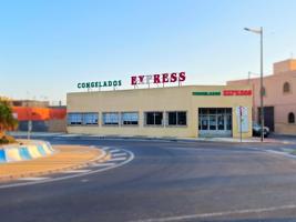 Oportunidad única: local comercial de 270 m² con ubicación privilegiada en calle principal photo 0