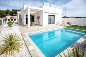 eXp Realty España presenta una exclusiva promoción de villas independientes en Pinar de Campoverde (Pilar de la Horadada) photo 0