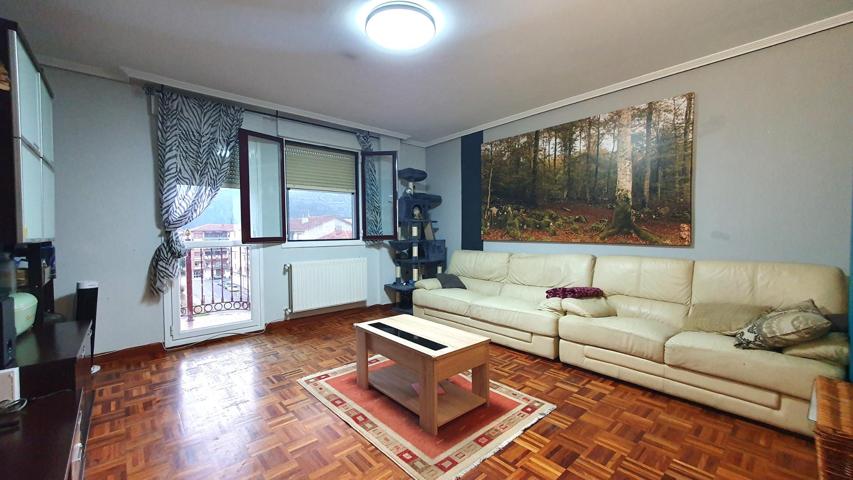 Piso: gran salón, 3 hab., 2 baños, despensa, garaje, trastero, ascensor cota cero, exterior y céntrico. photo 0
