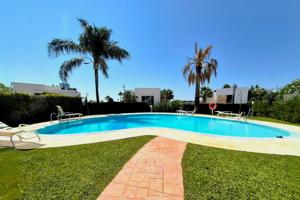 Chalet Adosado en El Paraiso, Estepona Este photo 0