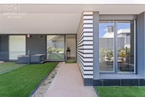 ✨ ¡EXCLUSIVIDAD Y ESTRENO! Chalet Adosado de Lujo en Boadilla del Monte ✨ 🏡 Obra Nueva a Estrenar con 50.000 € en Mejoras Incluidas photo 0