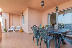 Amplio Apartamento en Fuengirola con Vistas al Mar y Comodidades de Lujo photo 0