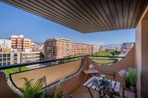 SE ALQUILA AMPLIO Y LUMINOSO PISO CON TERRAZA EN EL CENTRO DE ALMERIA photo 0