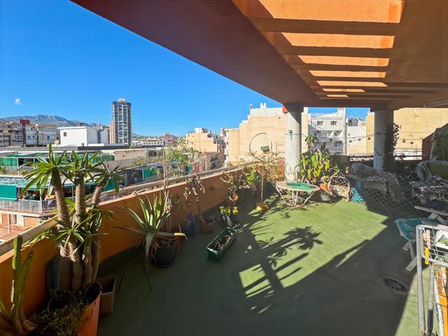 ¡Exclusiva vivienda con gran terraza y vistas al mar en Benidorm! -- SIN COMISIÓN DE COMPRA photo 0