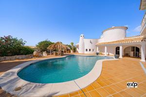 Propiedad exclusiva con vista mar y montaña photo 0