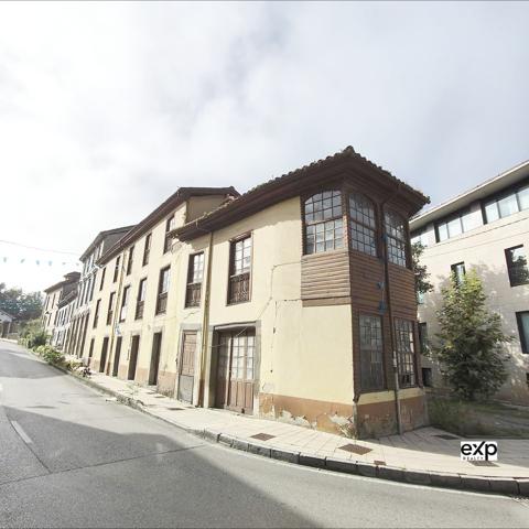 Casa histórica con gran potencial en el corazón de Las Caldas photo 0