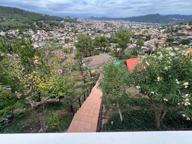 Casa independiente con gran terraza-mirador, vistas y parcela de 820 m2 photo 0