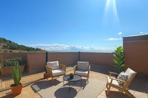 Apartamento con terraza y vista al mar photo 0