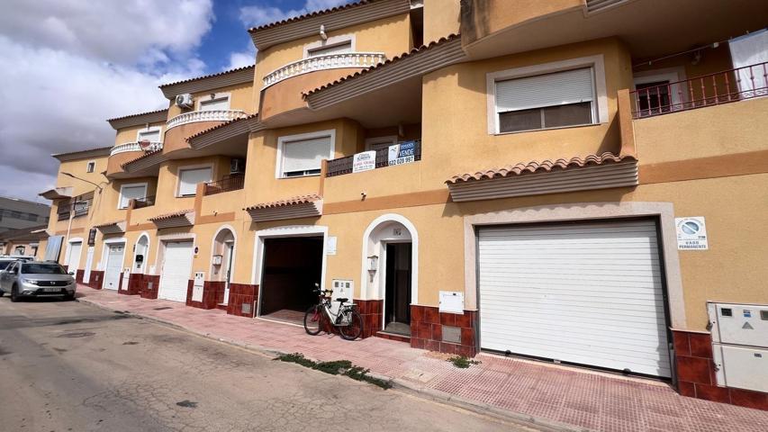 Dúplex Adosado con Terraza, Garaje y Espacios Luminosos en Los Alcázares – Zona Sobrepilar photo 0