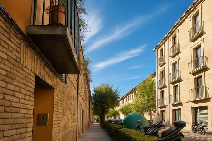 Oportunidad de Inversión en el Casco Histórico de Tudela: Chalet Pareado para Reformar photo 0