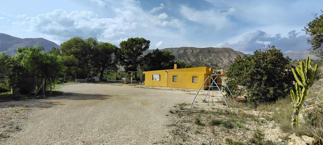 Vivienda urbana con parcela de 44000 metros a 7 km del mar photo 0