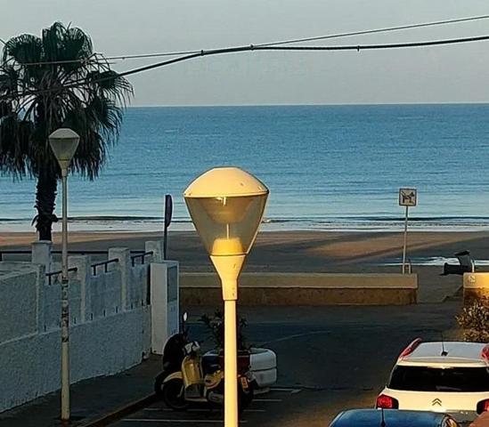 “Chipiona: primera línea, 3 dorm., reformado” photo 0