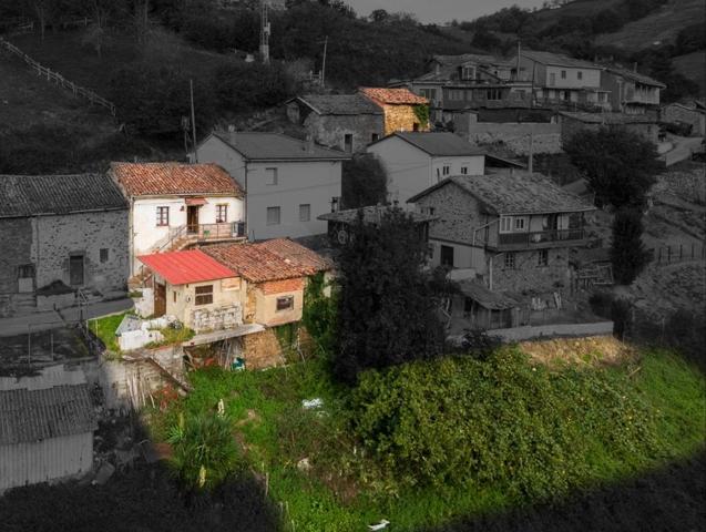 Oportunidad en Mieres: casa con finca de 10.000 m2 y edificaciones auxiliares photo 0