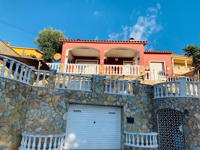 ENCANTADOR CHALET Vistas despejadas al mar, Jardin, Patio, Gran parking 2 coches, piscina, BBCoa photo 0