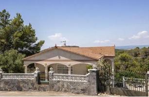 OPORTUNIDAD ÚNICA: Casa-Chalet con Jardín cerca de Sitges. ¡MENOS de 300.000 €! photo 0