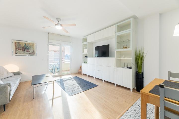 Amplio piso de tres habitaciones a 100 metros de la playa de Puerto de Sagunto photo 0