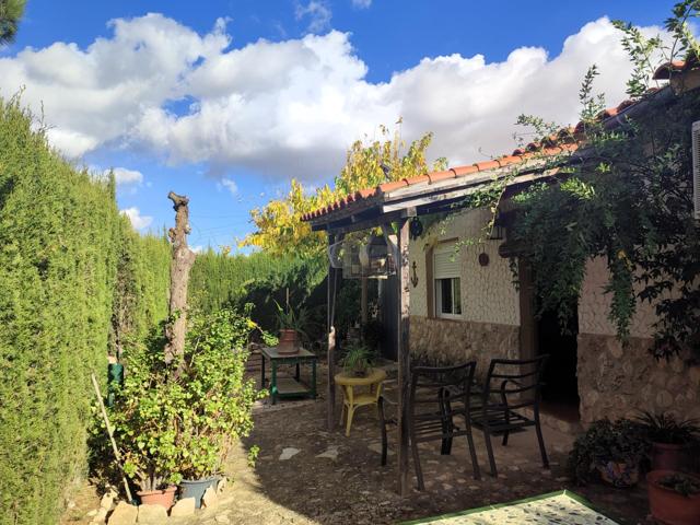 Encanto rural cerca de Pinoso (Alicante) – Casa de campo de 2010 en parcela de 5.170 m2 con barbacoa, frutales y tractor incluido photo 0