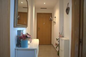 Ático Dúplex Luminoso con Terraza y Amplias Zonas Comunes en Entorno Tranquilo photo 0