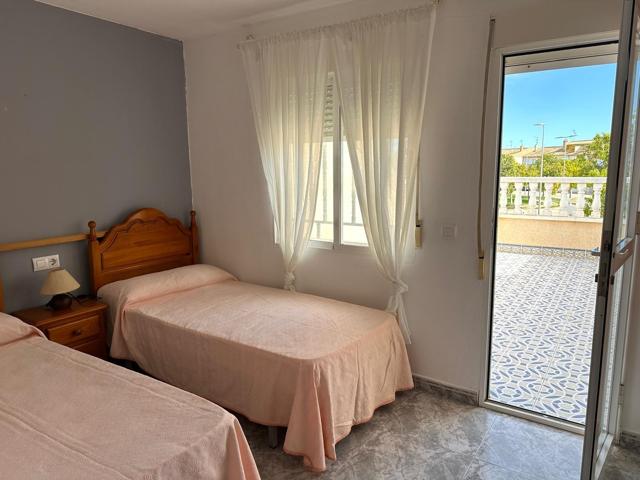 DUPLEX EN VENTA+ 3 HABITACIONES+2 BAÑOS+ COCINA INDEPENDIENTE+ SALON-COMEDOR-TERRAZA AMPLIA+PATIO TRASERO+JARDIN Y ESTACIONAMIENTO. photo 0