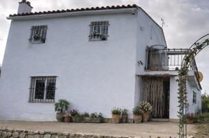 ¡Tu Oasis de Tranquilidad y Ahorro! Chalet Completo con Piscina, Placas Solares y Gran Terreno Cerca de Riba-roja-Villamarchante (sin comisión de inmobiliaria) photo 0