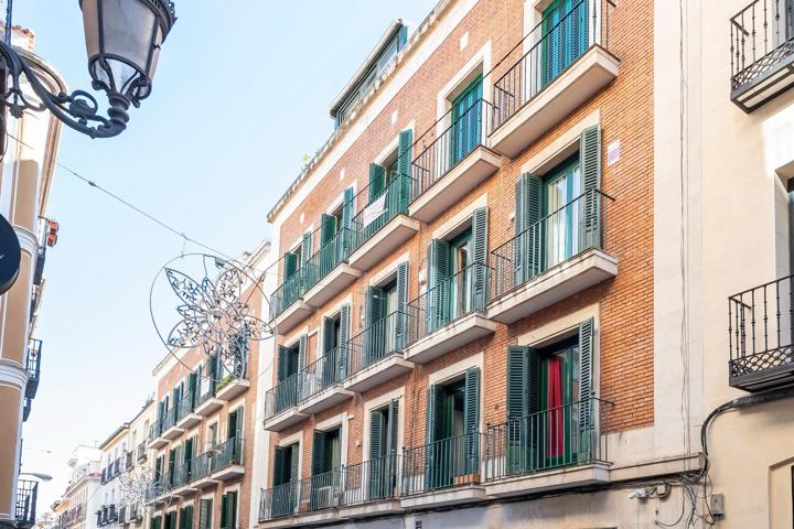 Luminoso apartamento en planta alta en el corazón del Barrio de las Letras photo 0