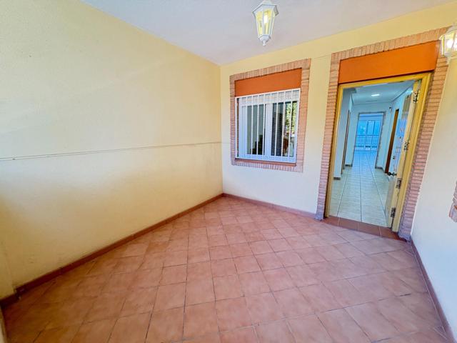 Adosado espacioso con 3 terrazas y garaje en una de las mejores zonas residenciales de Sax photo 0