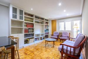 Espectacular vivienda reformada con suite, terrazas y garaje en Oviedo photo 0