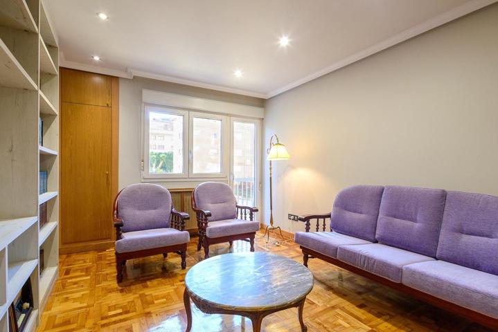 Espectacular vivienda reformada con suite, terrazas y garaje en Oviedo photo 0