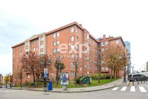 Piso en venta en C- Bermúdez de Castro - 199.990 € - plaza de garaje incluida photo 0