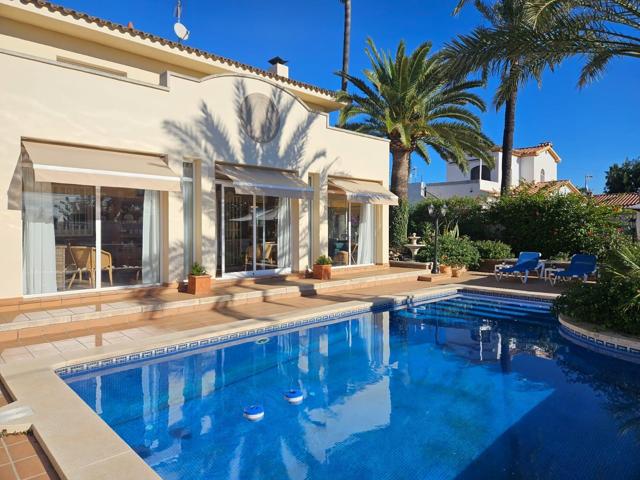 Chalet con piscina a solo 500 metros de la playa de La Ardiaca – Cambrils photo 0