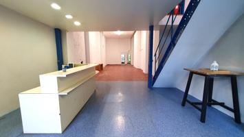 Local de 170 m2 útiles a pie de calle en Sarriko, cerca del metro en zona de paso. photo 0