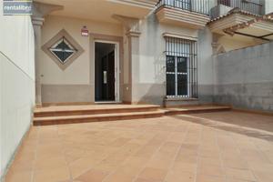 GRAN UNIFAMILIAR CON DOS BUENISIMOS PATIOS photo 0