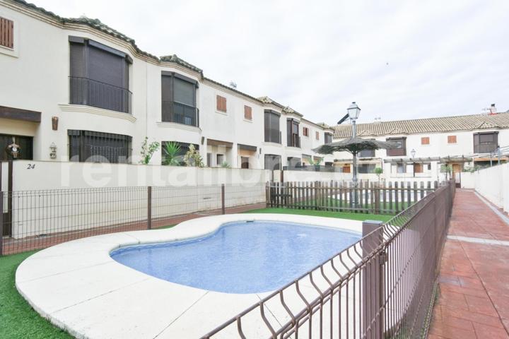 Adosado con Piscina con zonas comunes en La Cartuja photo 0