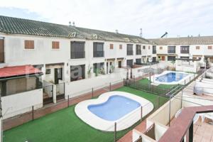 Adosado con Piscina con zonas comunes en La Cartuja photo 0