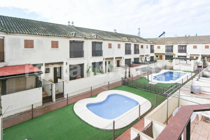 Adosado con Piscina con zonas comunes en La Cartuja photo 0