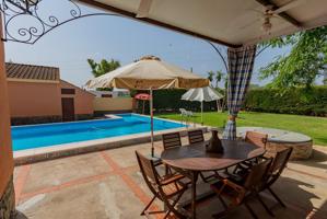 Se vende chalet en Utrera photo 0