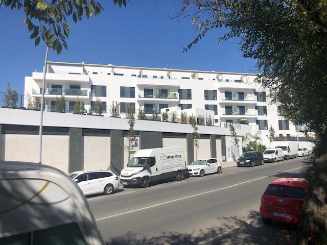 Magníficas plazas de aparcamiento en Tomares photo 0