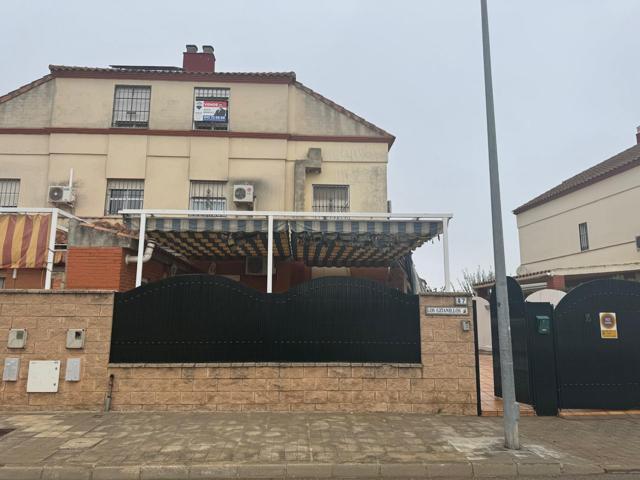 Magnífico chalet en Gines de grandes dimensiones y piscina privada photo 0