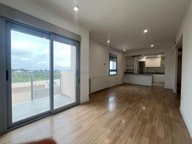 Moderno y Acogedor Piso en Alquiler con Amplias Comodidades photo 0