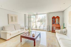 Exclusiva vivienda con vistas a Plaza de la Reina photo 0