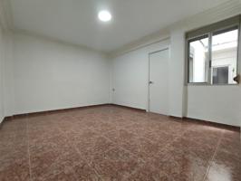 Piso céntrico en Paiporta, ideal para quienes buscan comodidad y servicios cercanos. photo 0