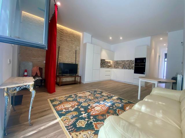 Vivienda reformada con terraza privada a pasos del centro de Valencia photo 0