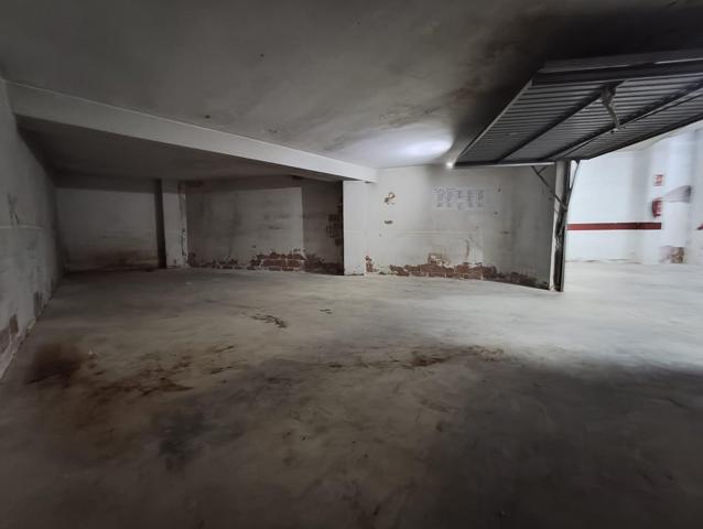 Amplia plaza de garaje en planta calle. Zona (plaza argentina-ronda alzira) photo 0